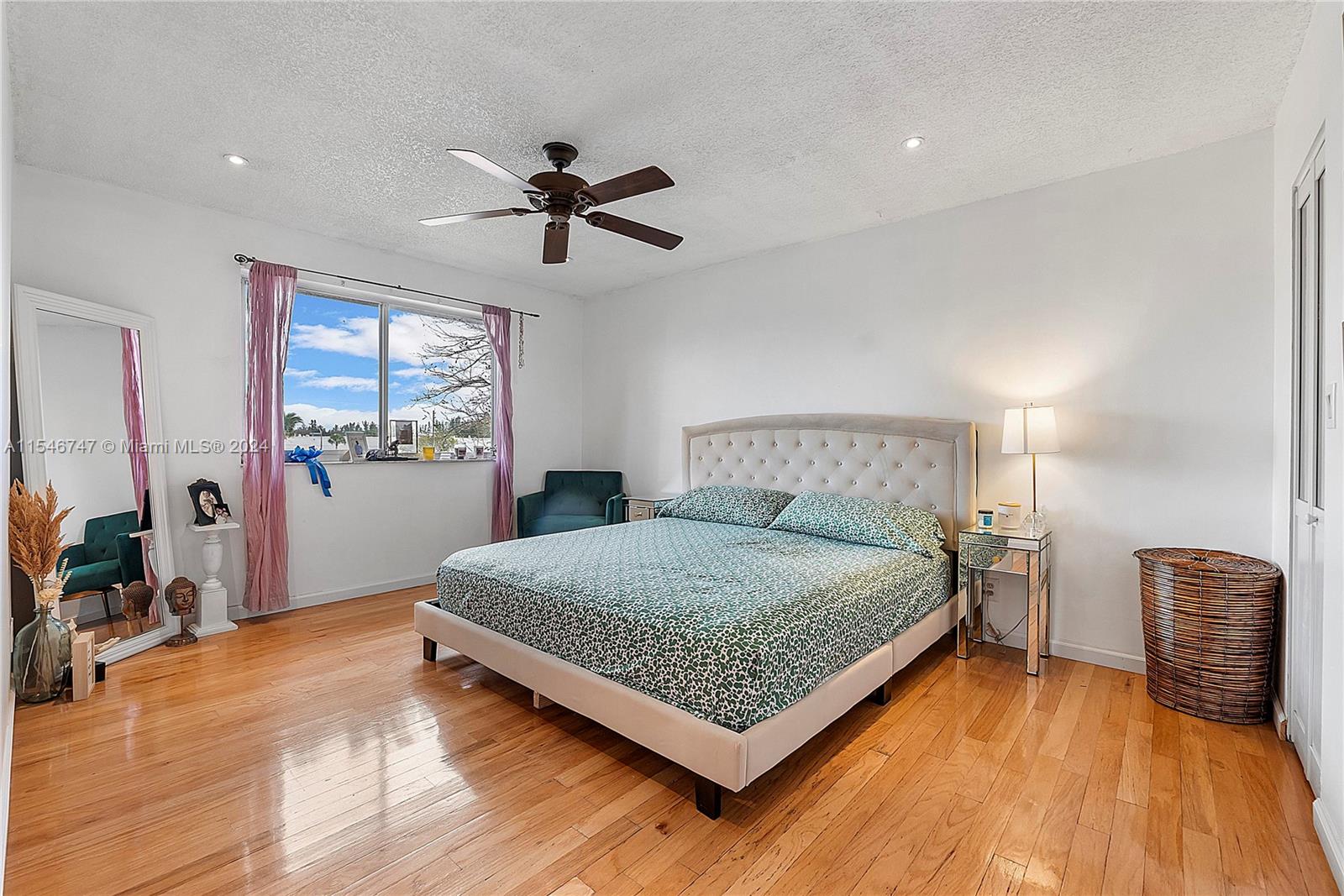 OAKLAND FOREST CLUB CONDO - Residential