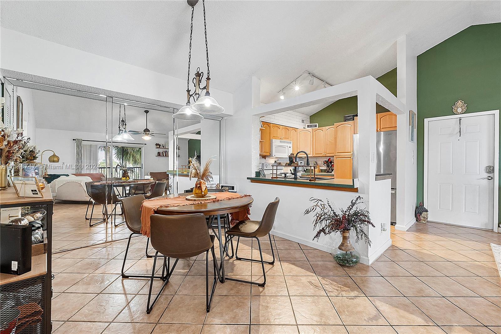 OAKLAND FOREST CLUB CONDO - Residential