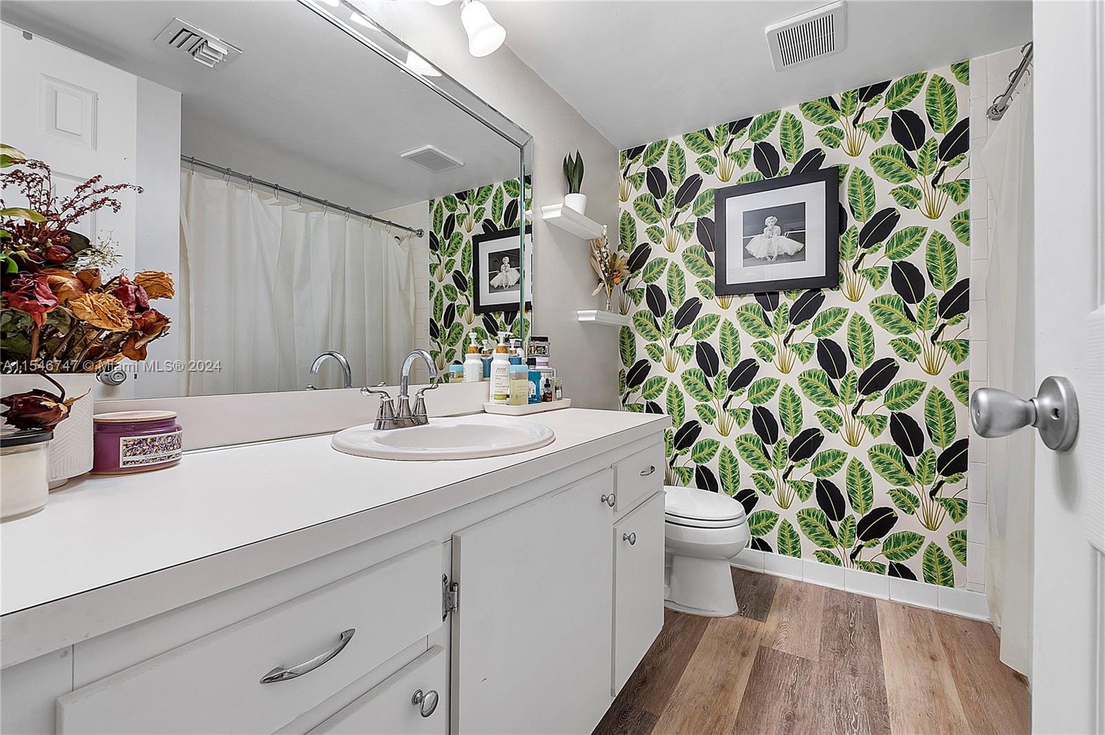 OAKLAND FOREST CLUB CONDO - Residential