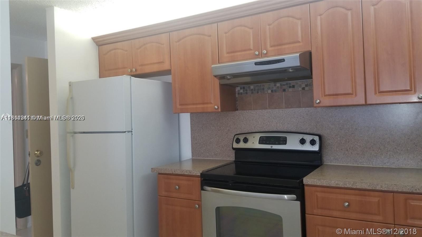 NARANJA LAKES CONDO NO 5 - Residential