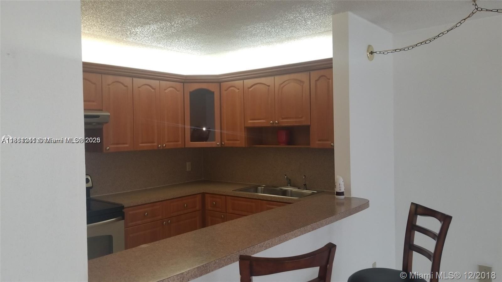 NARANJA LAKES CONDO NO 5 - Residential