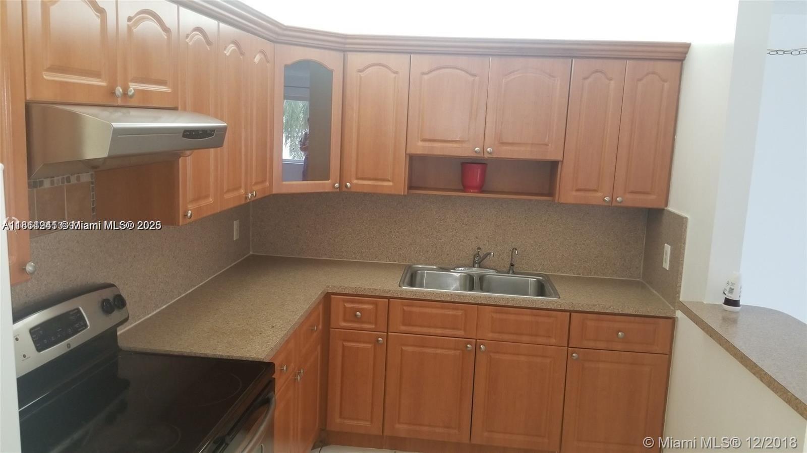 NARANJA LAKES CONDO NO 5 - Residential