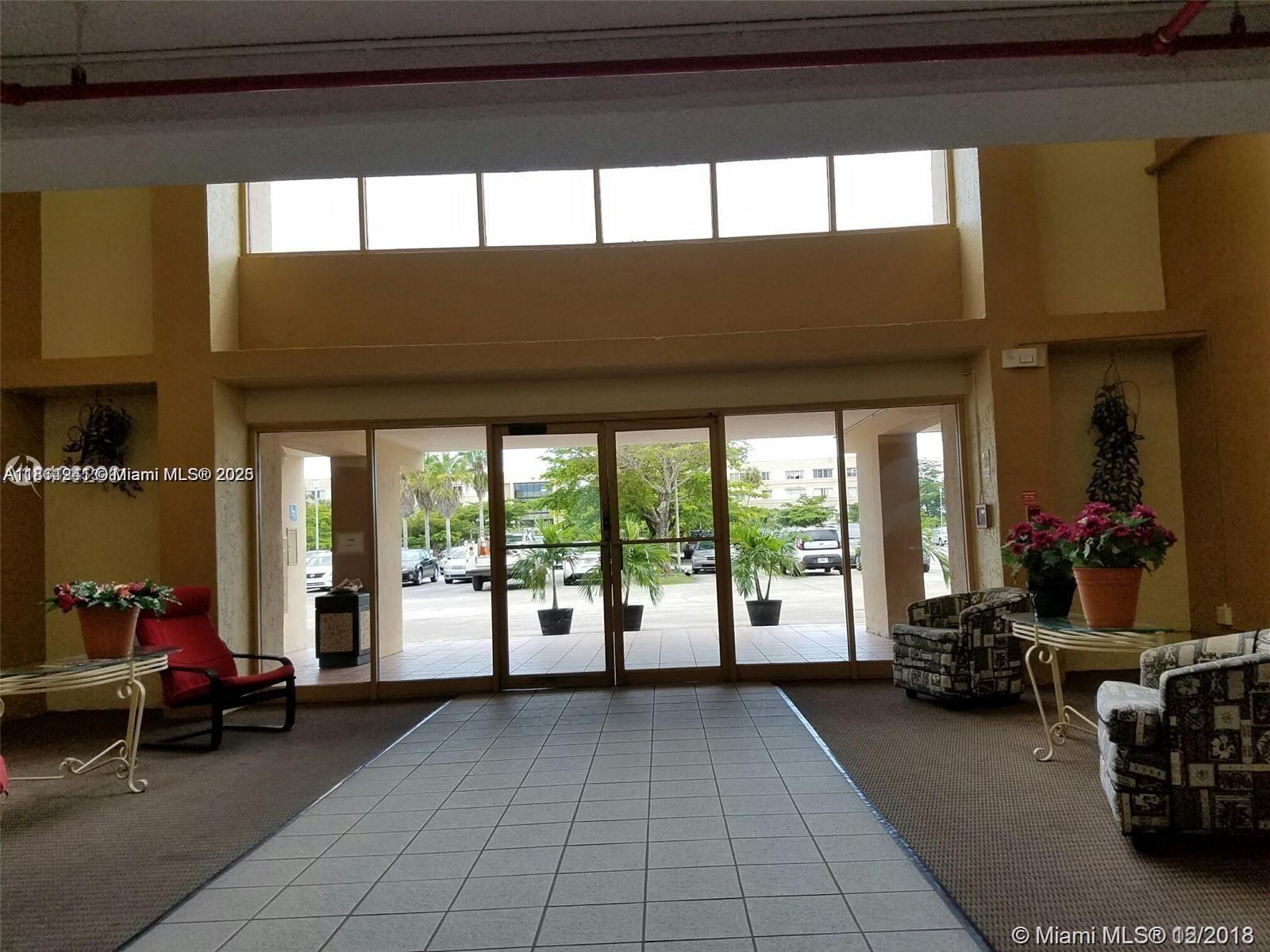NARANJA LAKES CONDO NO 5 - Residential