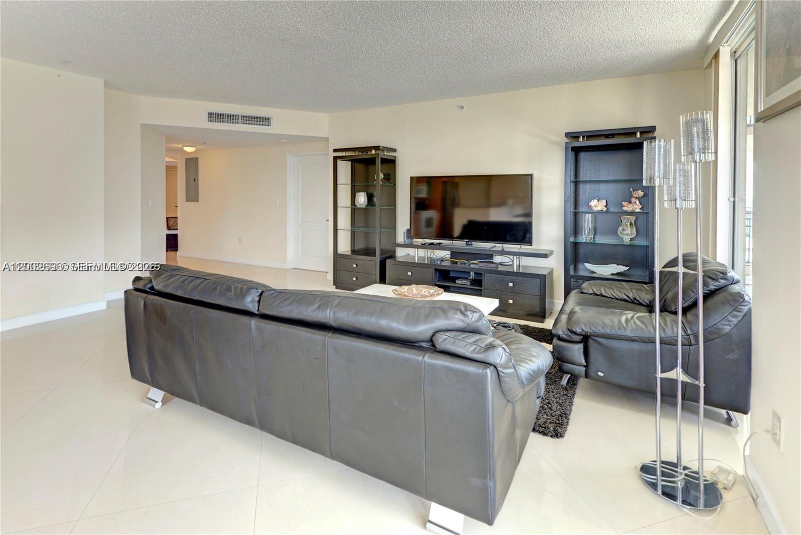 KING DAVID OF SUNNY ISLES - Residential