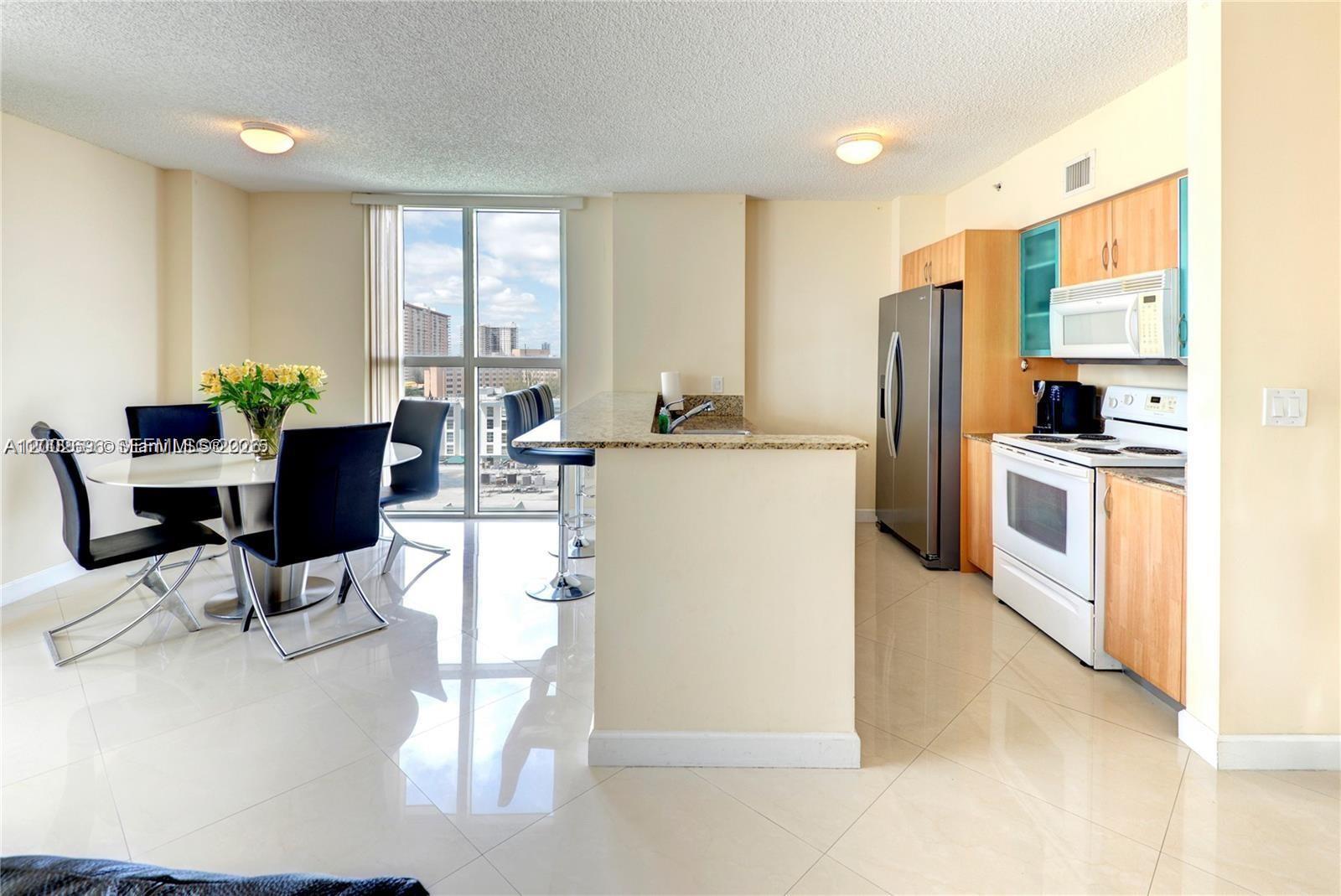 KING DAVID OF SUNNY ISLES - Residential