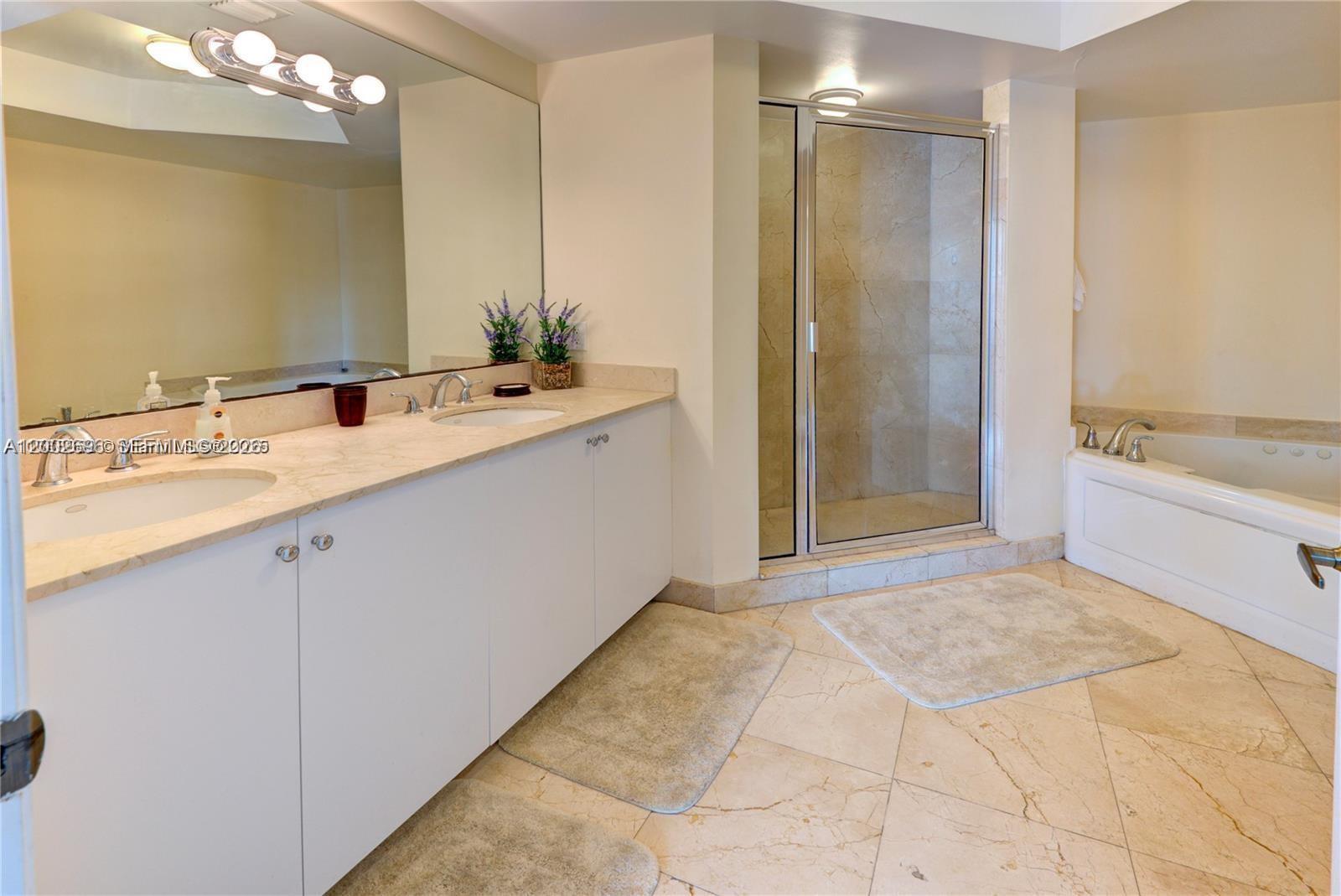 KING DAVID OF SUNNY ISLES - Residential