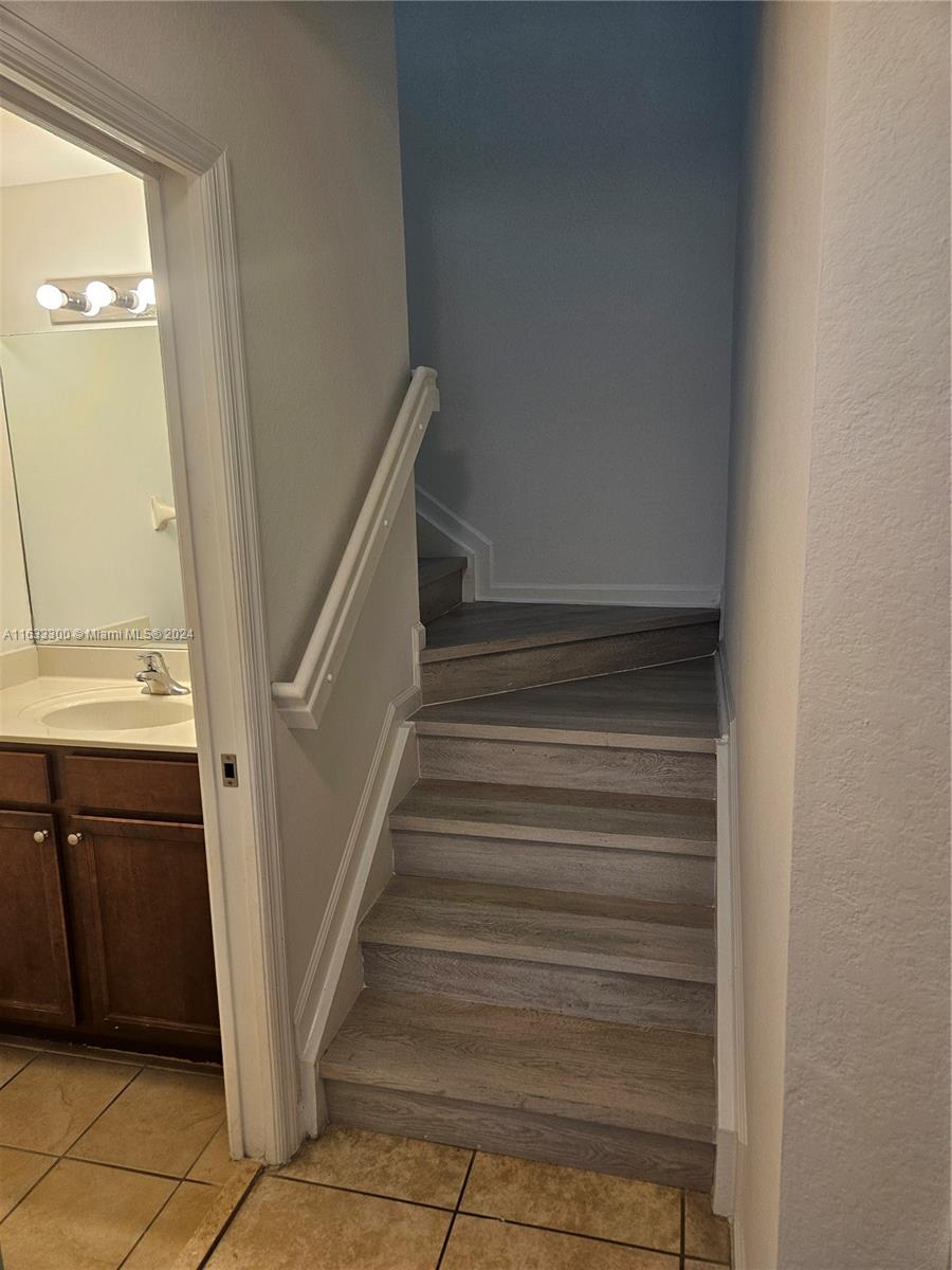 ST MAARTEN AT GRAND BAY C - Residential Lease
