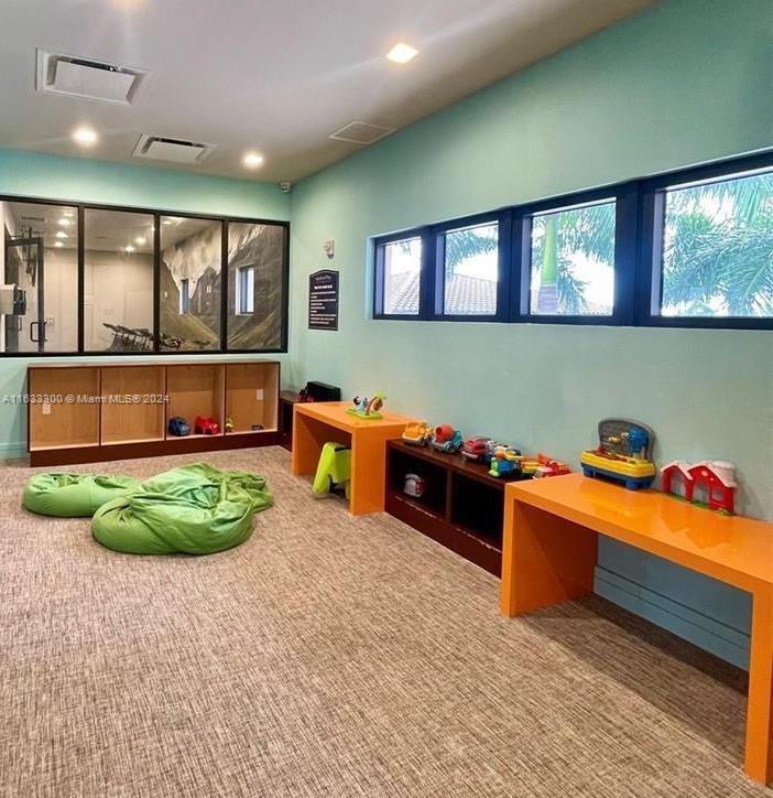 ST MAARTEN AT GRAND BAY C - Residential Lease