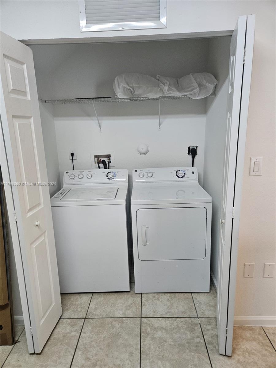 ST MAARTEN AT GRAND BAY C - Residential Lease