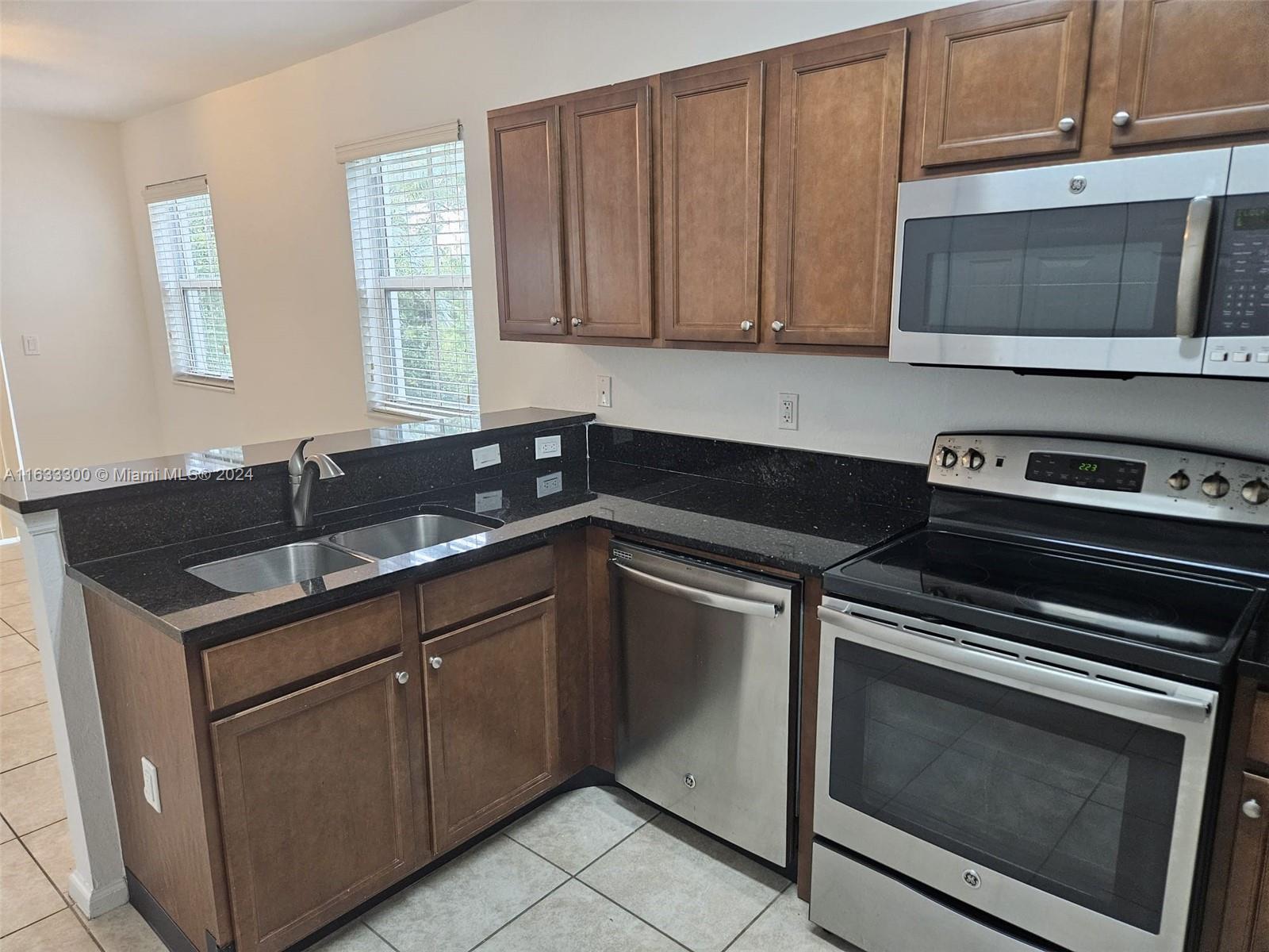 ST MAARTEN AT GRAND BAY C - Residential Lease