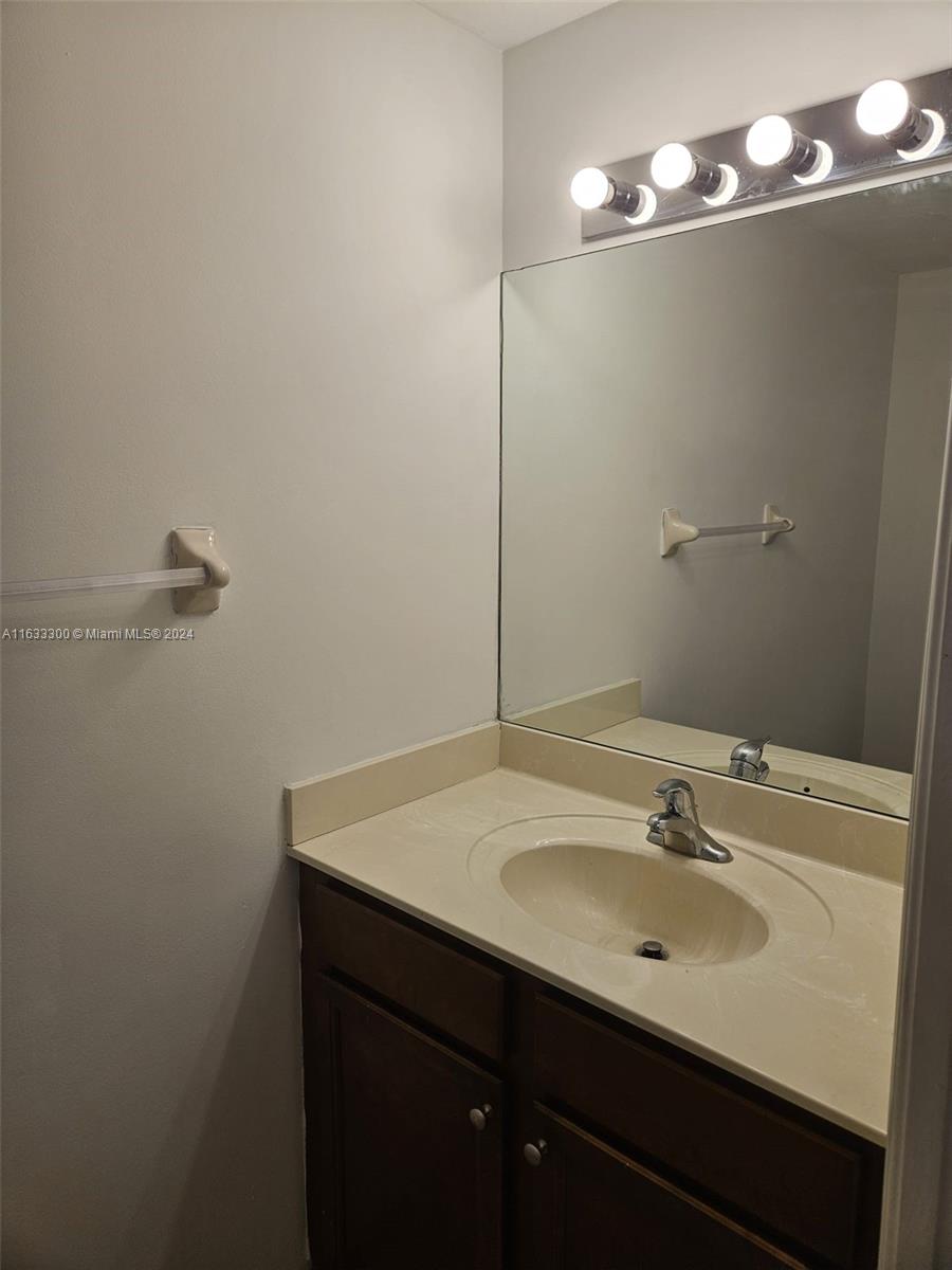 ST MAARTEN AT GRAND BAY C - Residential Lease
