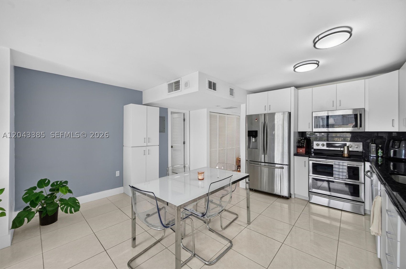 THE PRESIDENTIAL CONDO - Residential