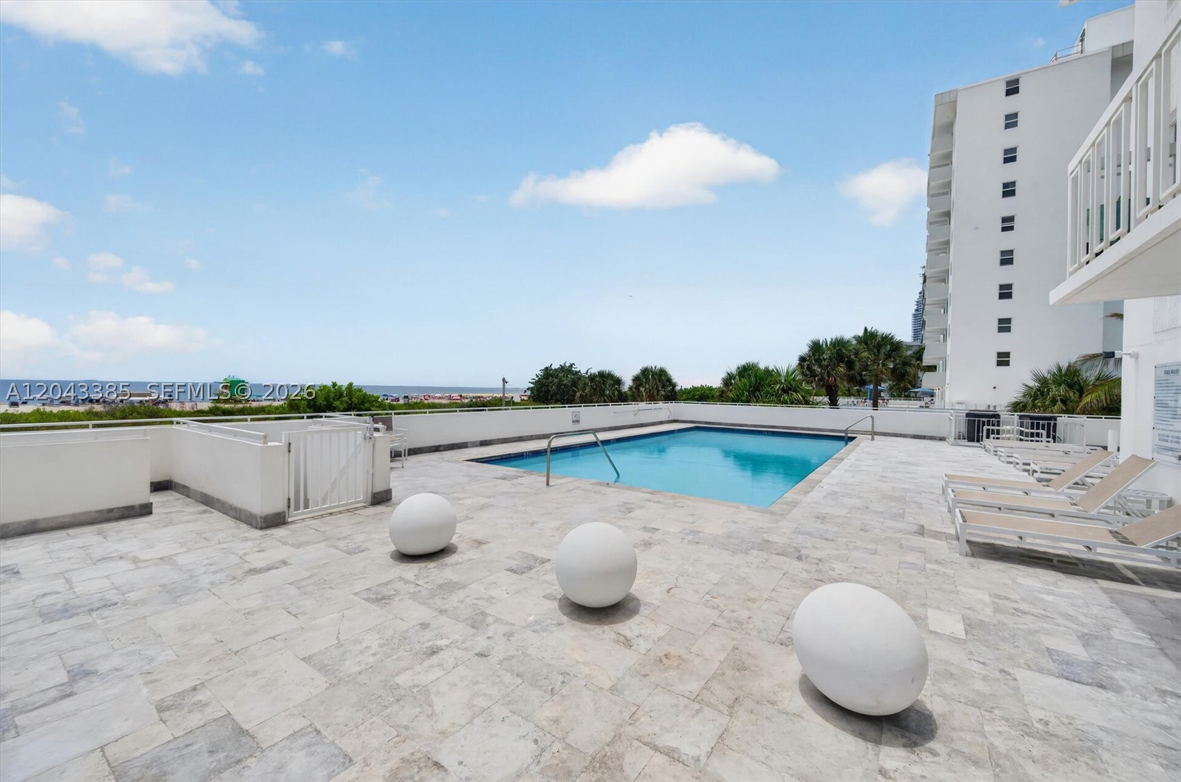 THE PRESIDENTIAL CONDO - Residential
