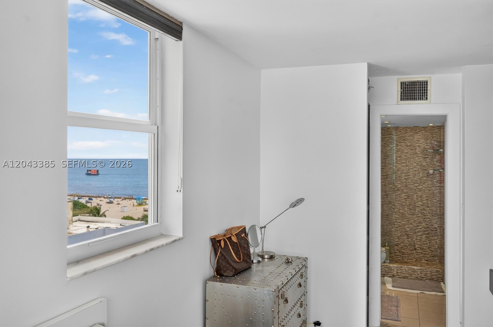 THE PRESIDENTIAL CONDO - Residential