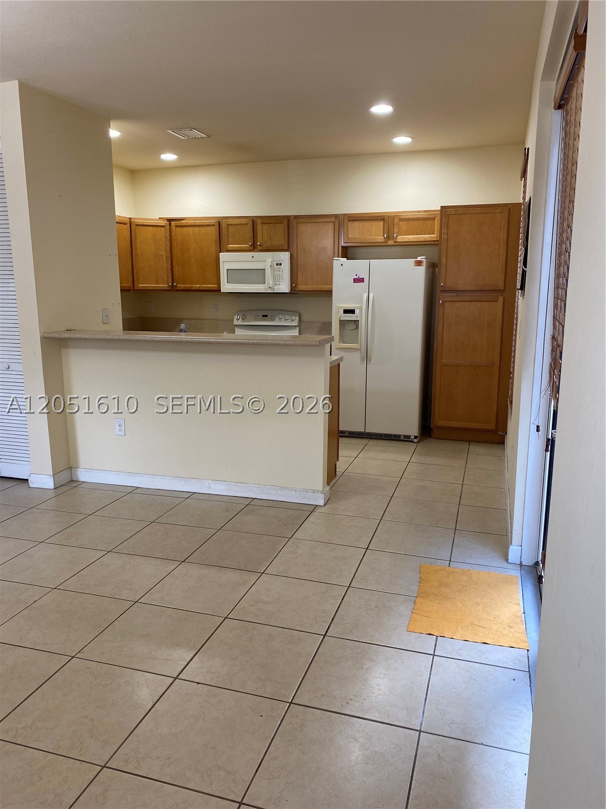 KENDALL COMMONS RESIDENTI - Residential Lease