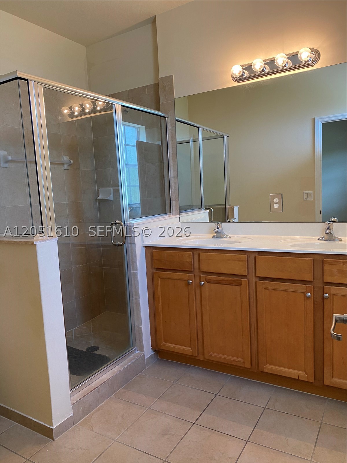 KENDALL COMMONS RESIDENTI - Residential Lease