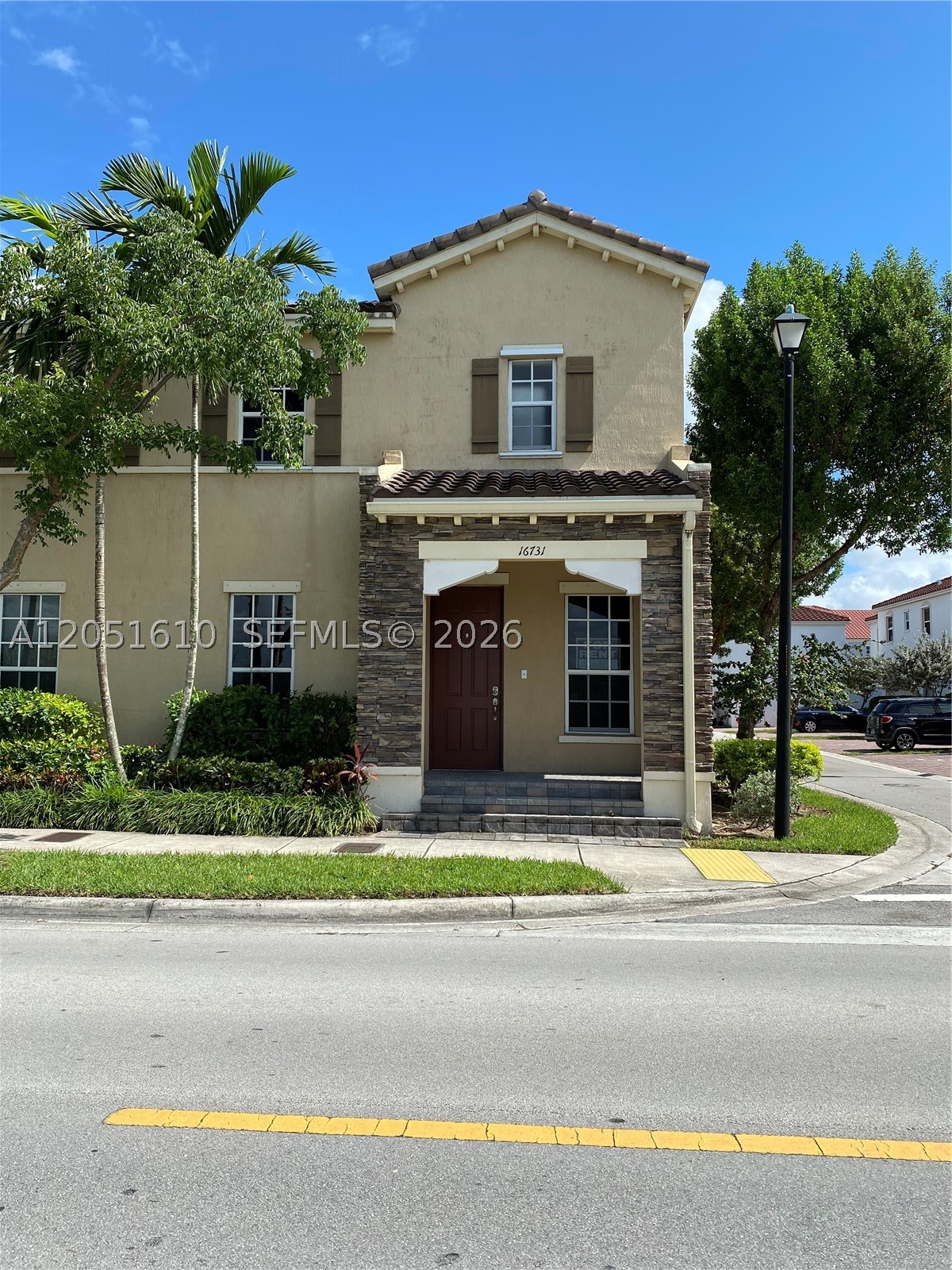 KENDALL COMMONS RESIDENTI - Residential Lease