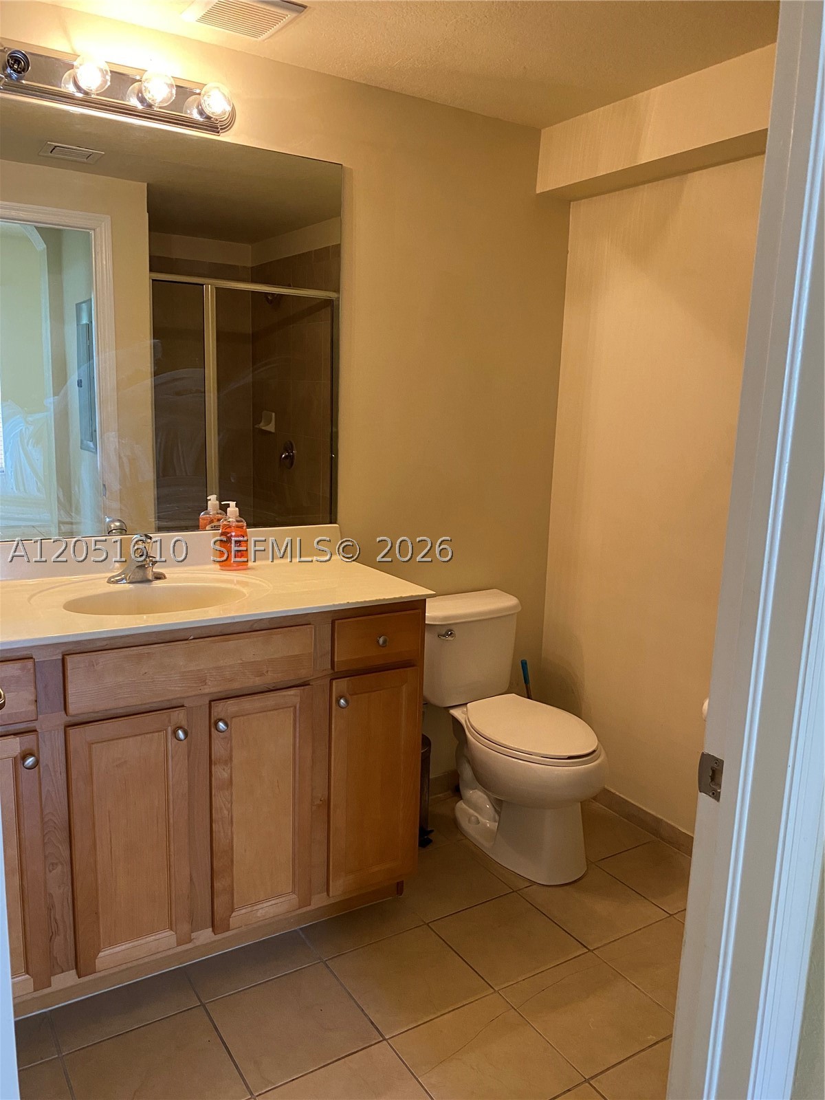 KENDALL COMMONS RESIDENTI - Residential Lease