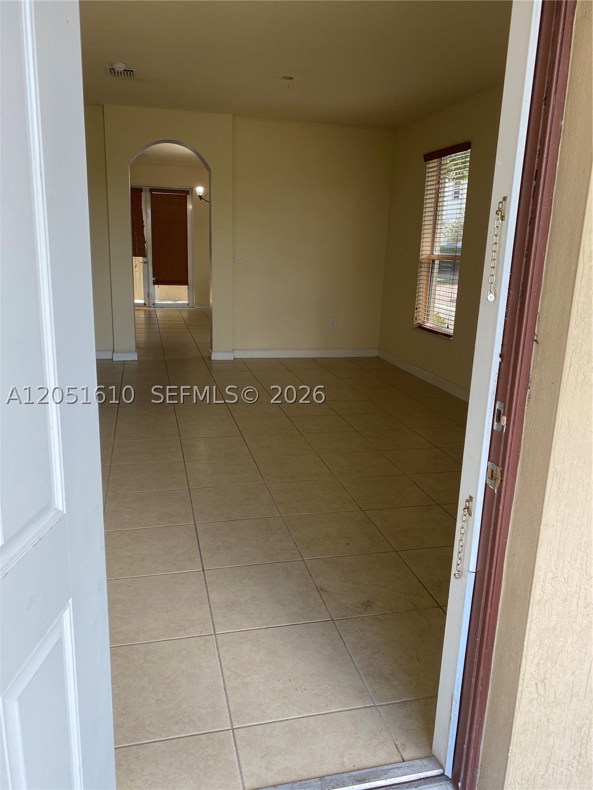 KENDALL COMMONS RESIDENTI - Residential Lease