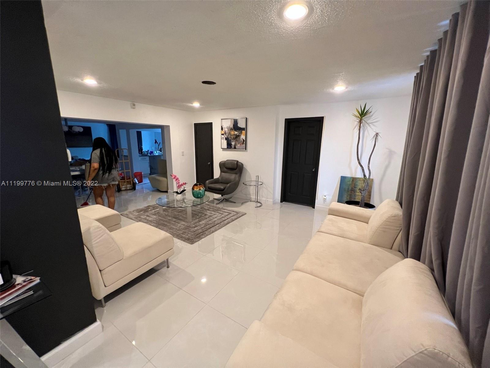 LAUDERDALE LAKES NORTHGAT - Residential