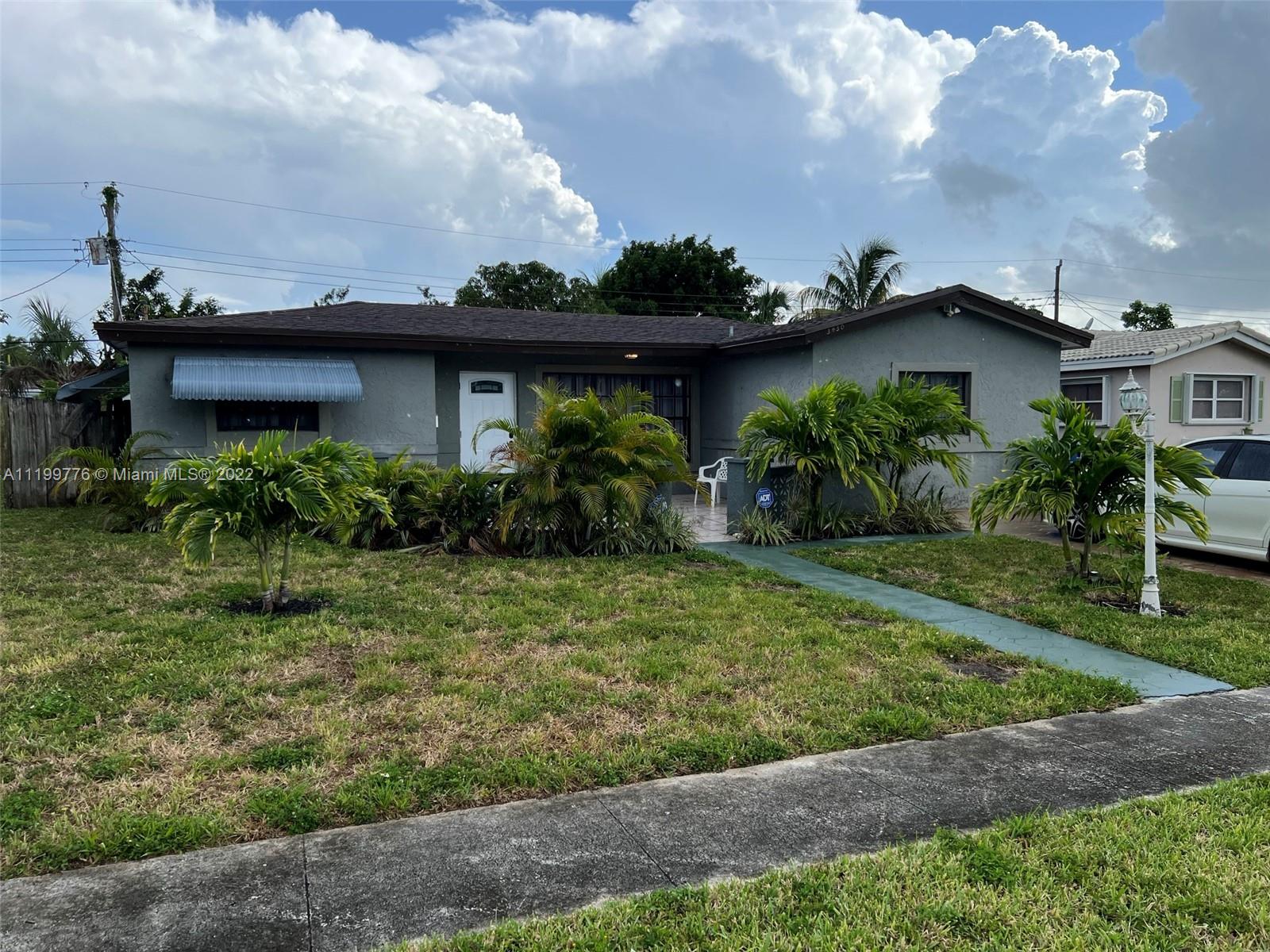 Great Location 4 Bedroom 2 bathroom, Spacious home, new updated kitchen, bathrooms, tile floors and AC
Homes is ready for new home owner. Must see! Financing Available.