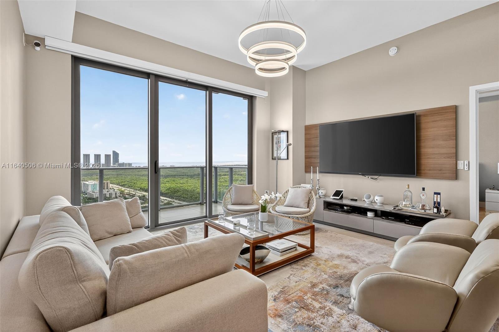 THE HARBOUR SOUTH CONDO - Residential
