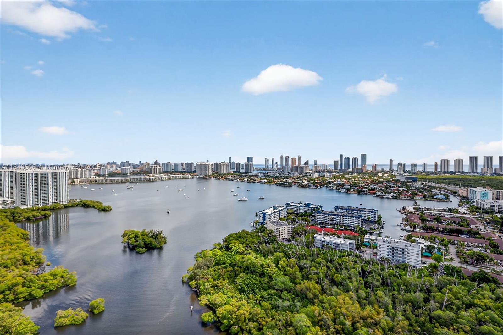 THE HARBOUR SOUTH CONDO - Residential