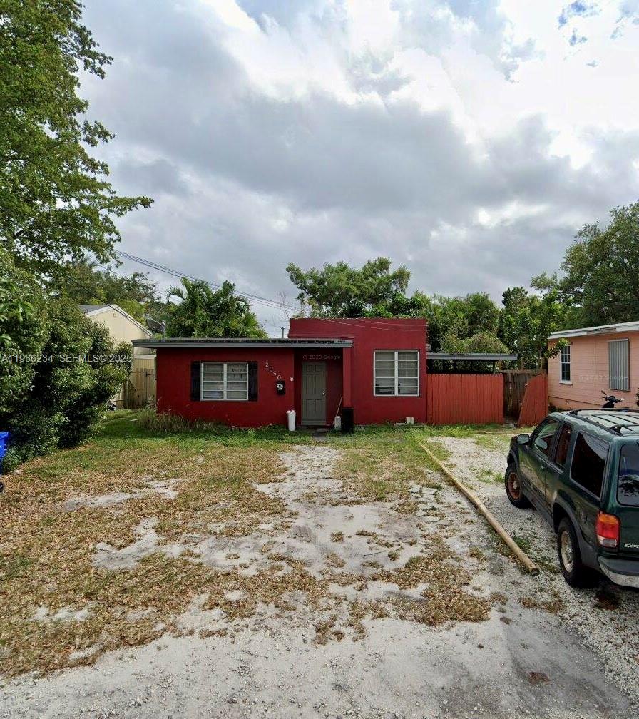 Front consists of a 2 bedroom 1 bath free standing main house with family room, cent. a/c, tile floors, approx. 800 s.f. The back unit is a duplex which consists of 2 efficiencies w rented @ $800/mo & 950/mo 2 electric meters 1 water meter.