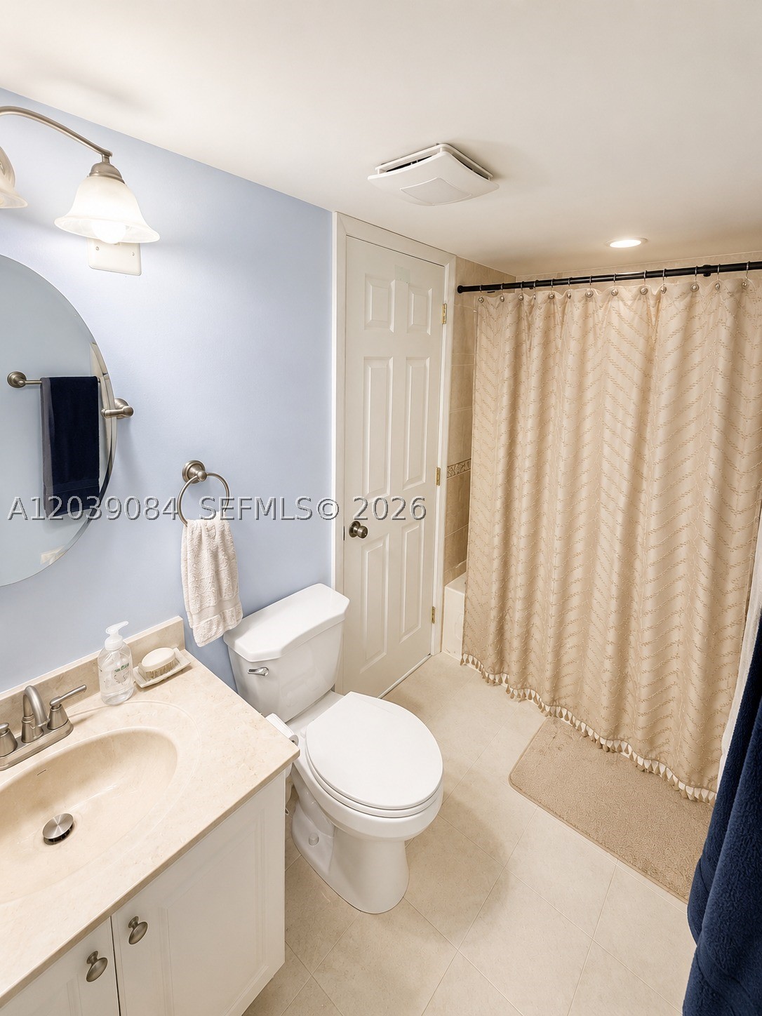 INTERNATIONAL PARK CONDO - Residential
