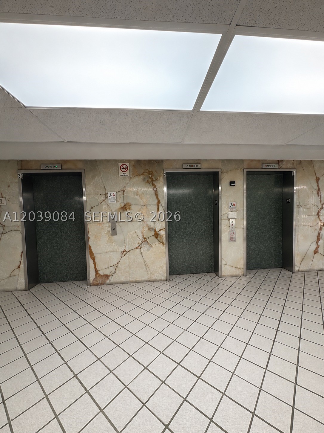INTERNATIONAL PARK CONDO - Residential
