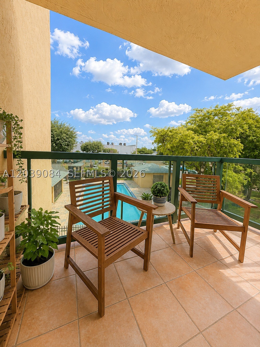 INTERNATIONAL PARK CONDO - Residential