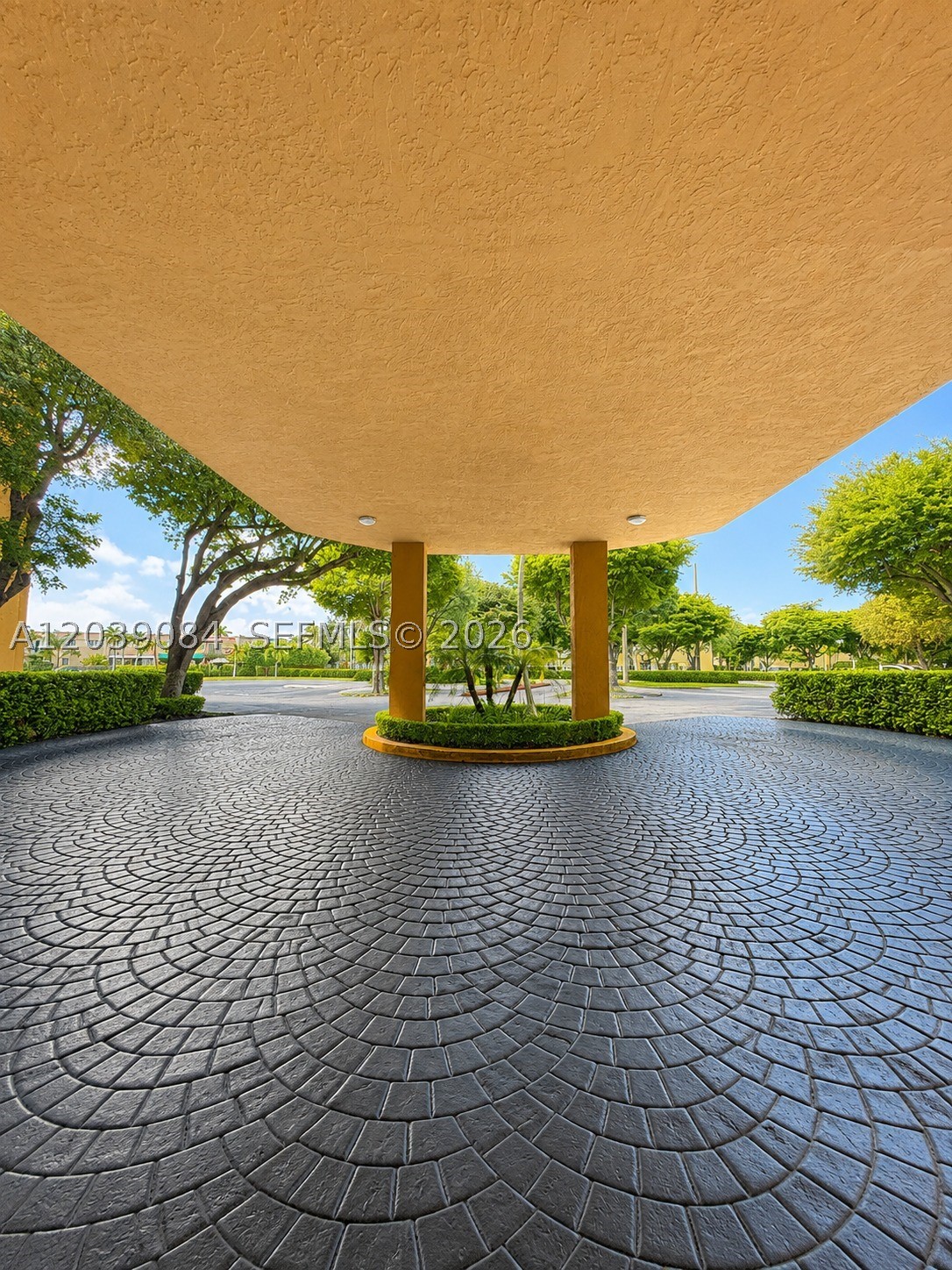 INTERNATIONAL PARK CONDO - Residential