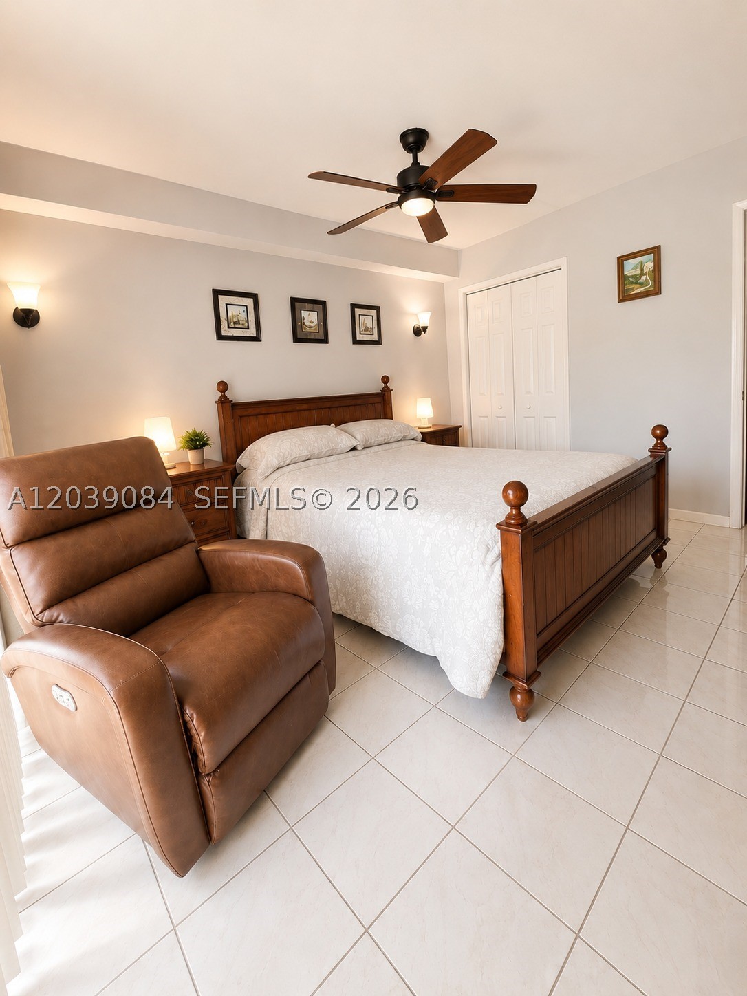 INTERNATIONAL PARK CONDO - Residential