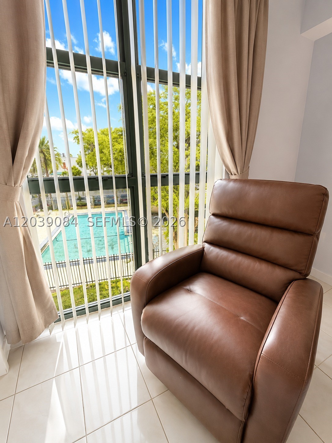 INTERNATIONAL PARK CONDO - Residential