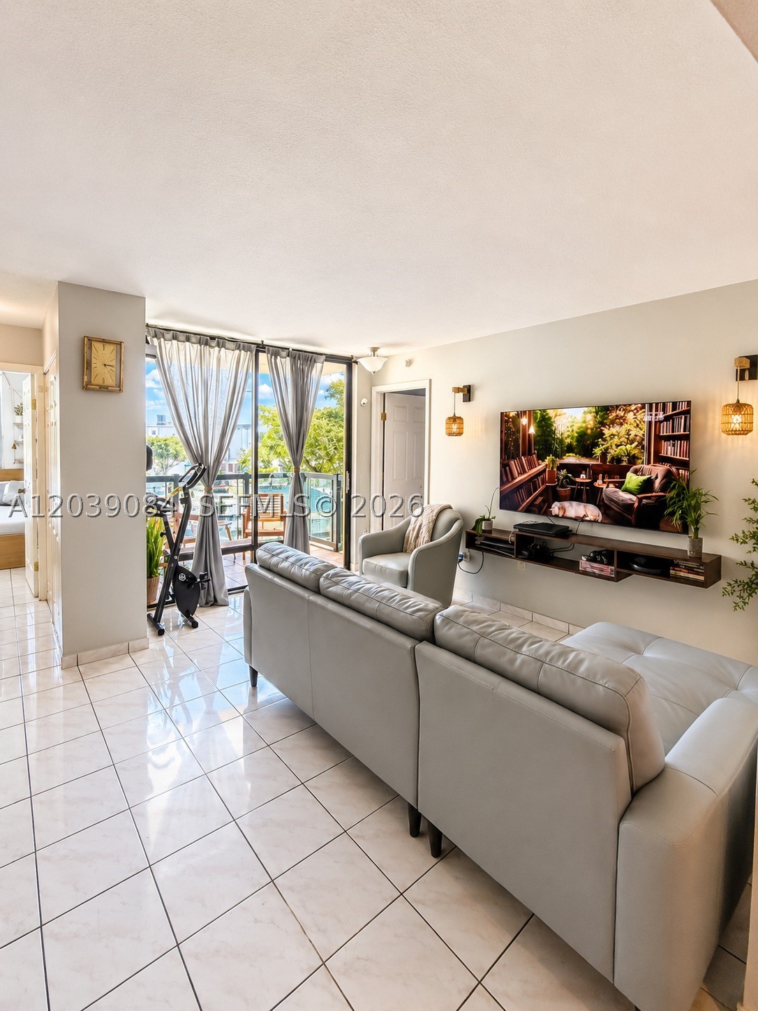 INTERNATIONAL PARK CONDO - Residential