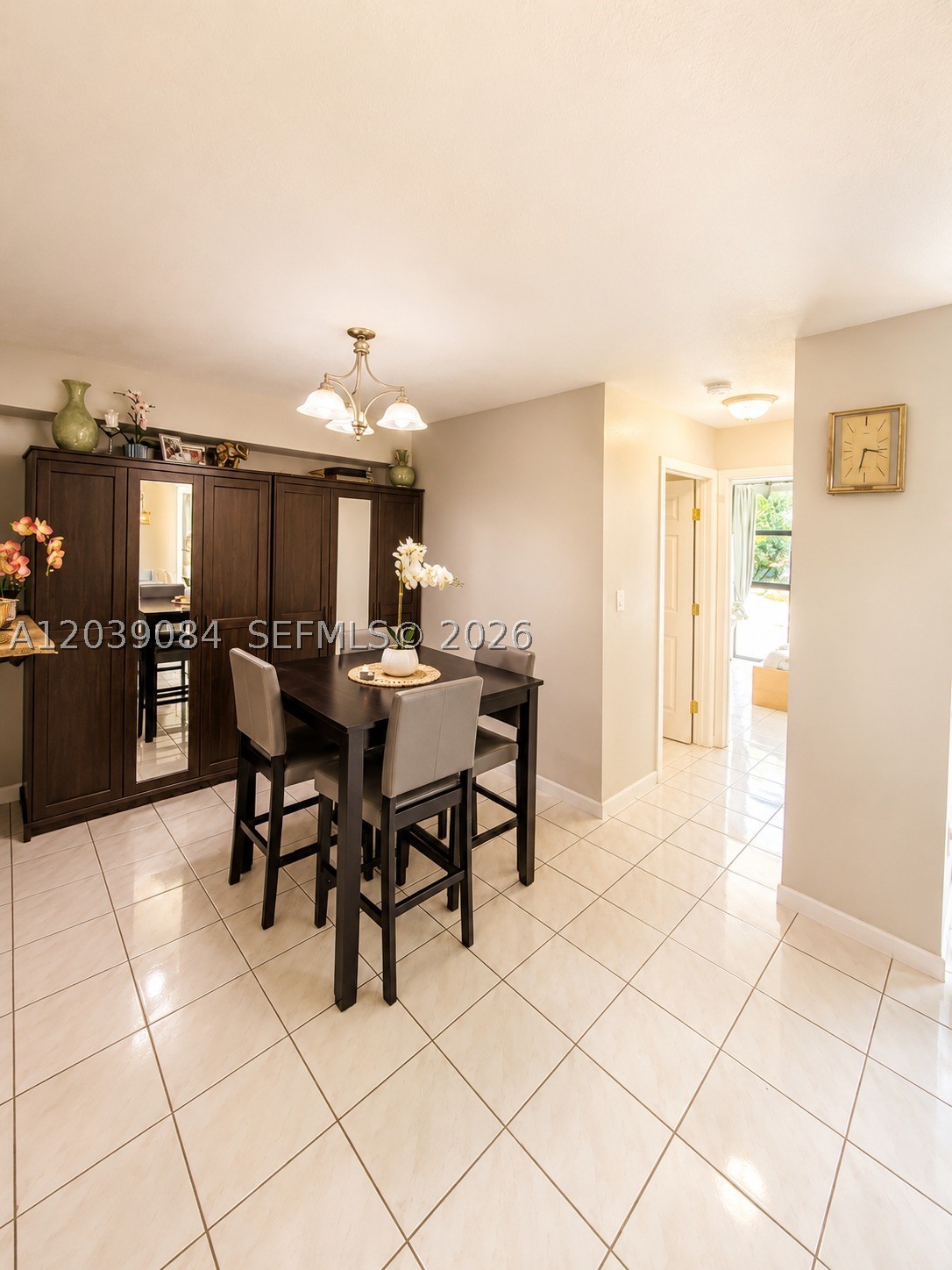INTERNATIONAL PARK CONDO - Residential