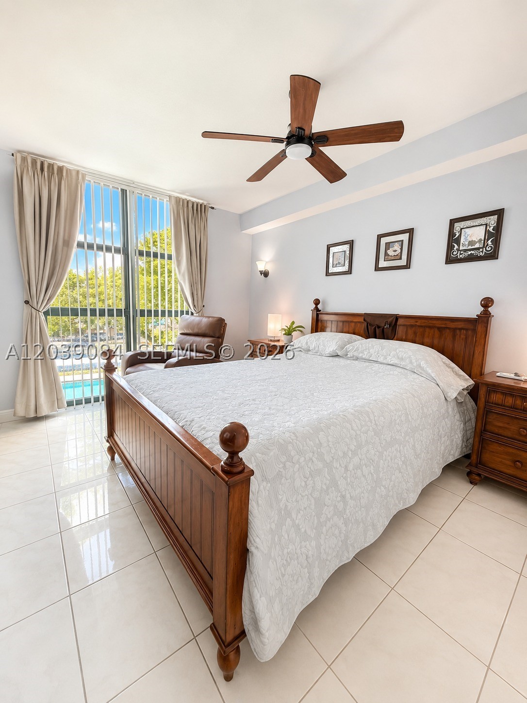 INTERNATIONAL PARK CONDO - Residential