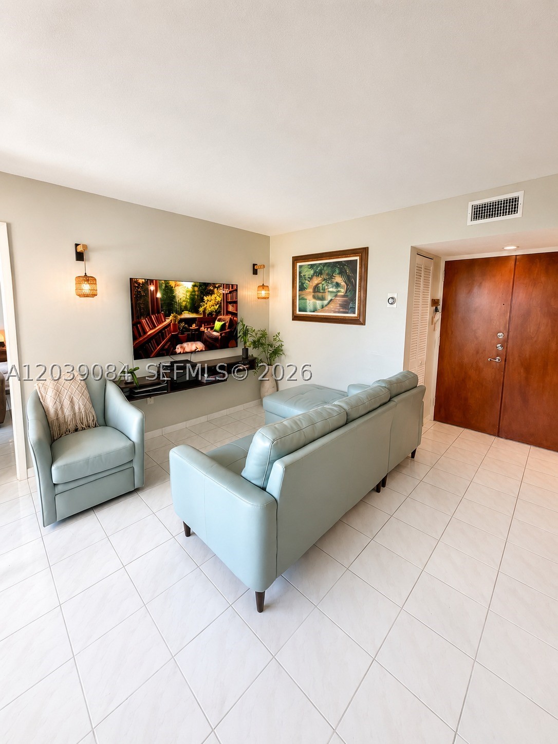INTERNATIONAL PARK CONDO - Residential