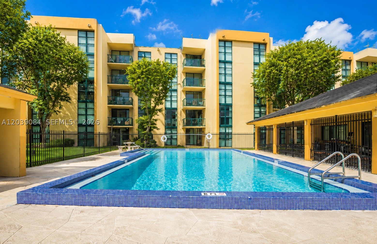 INTERNATIONAL PARK CONDO - Residential