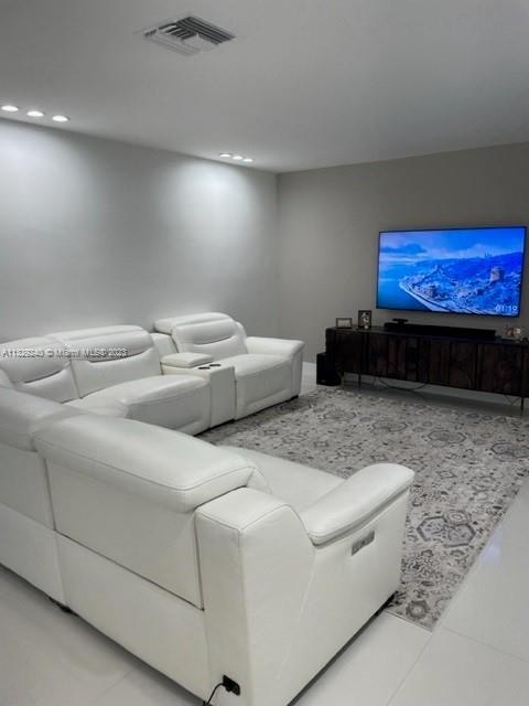 MIAMI LAKES LOCH NESS SEC - Residential