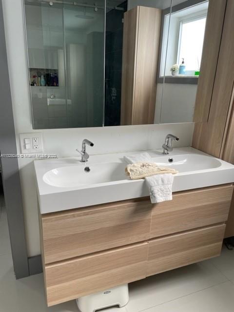 MIAMI LAKES LOCH NESS SEC - Residential