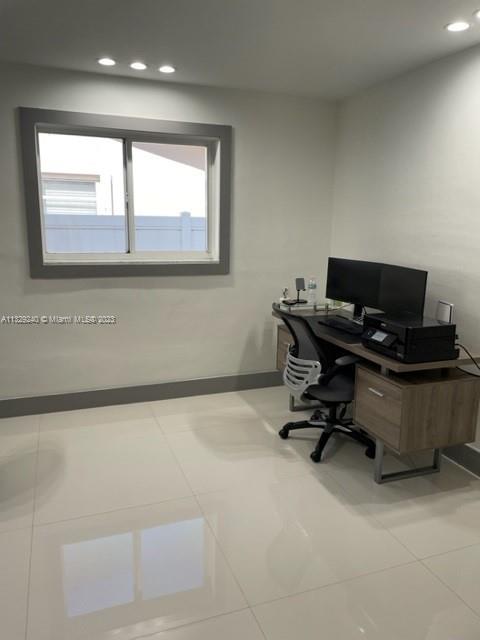MIAMI LAKES LOCH NESS SEC - Residential