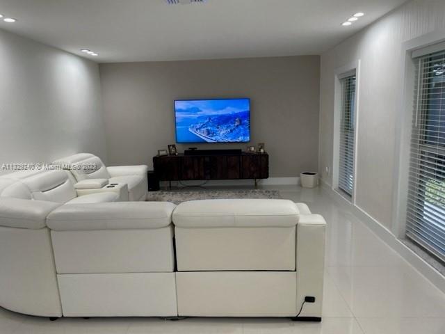 MIAMI LAKES LOCH NESS SEC - Residential