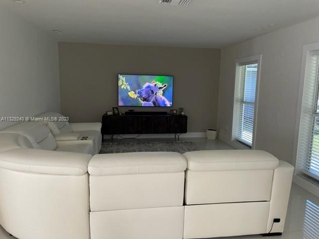 MIAMI LAKES LOCH NESS SEC - Residential