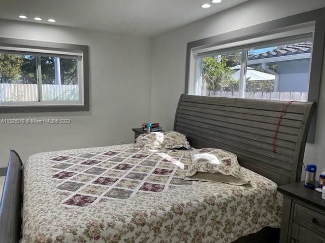 MIAMI LAKES LOCH NESS SEC - Residential