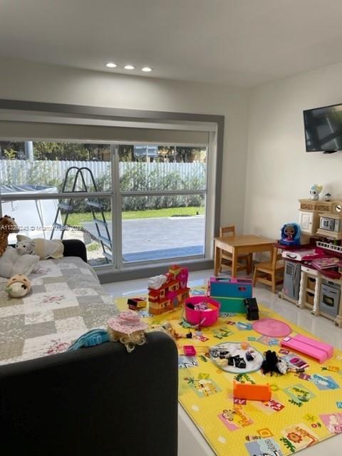 MIAMI LAKES LOCH NESS SEC - Residential