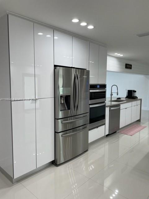 MIAMI LAKES LOCH NESS SEC - Residential