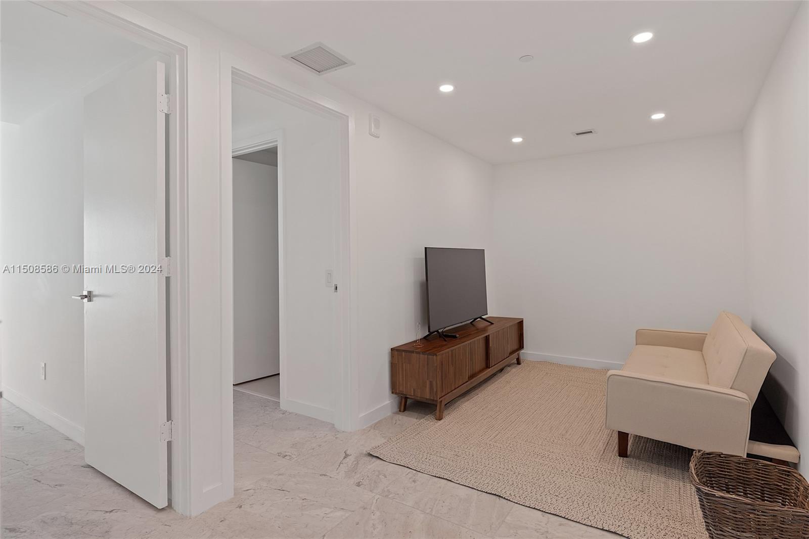 ONE PARAISO CONDO - Residential Lease