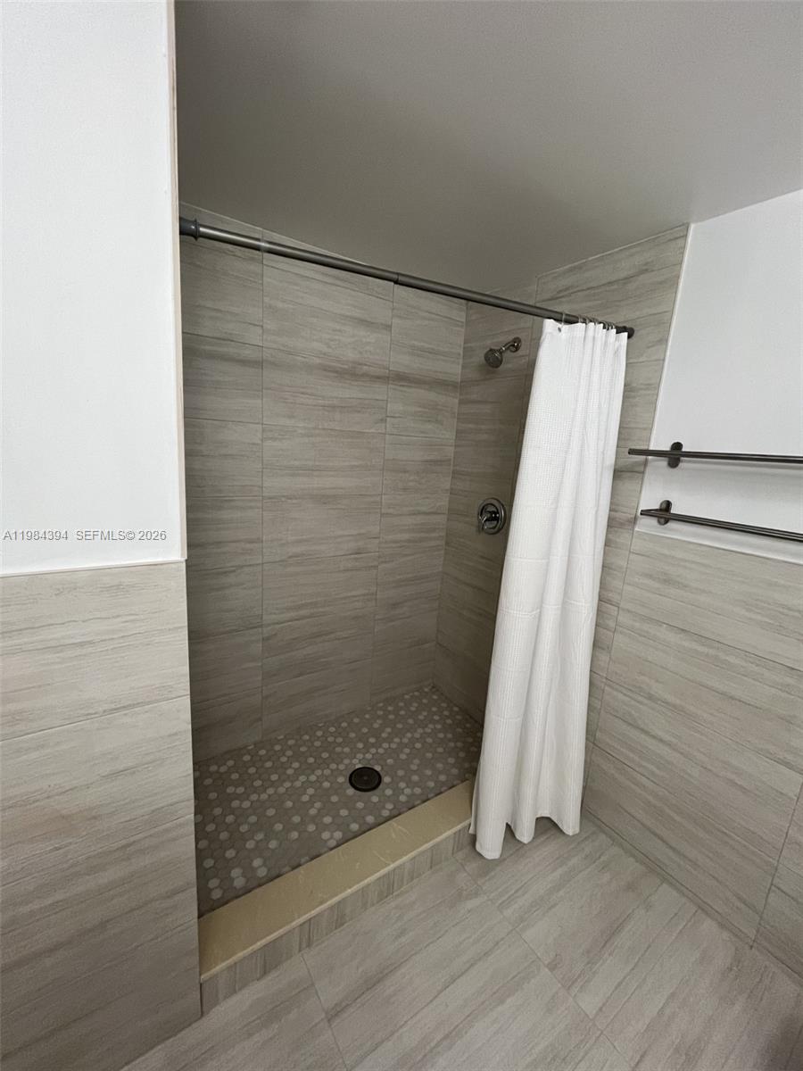 ALTOS DE MIAMI CONDO - Residential Lease