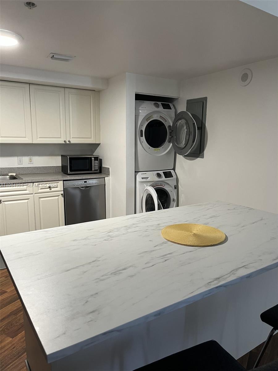 ALTOS DE MIAMI CONDO - Residential Lease